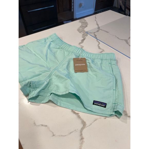 Patagonia woman’s baggie shorts new medium - Picture 2 of 2